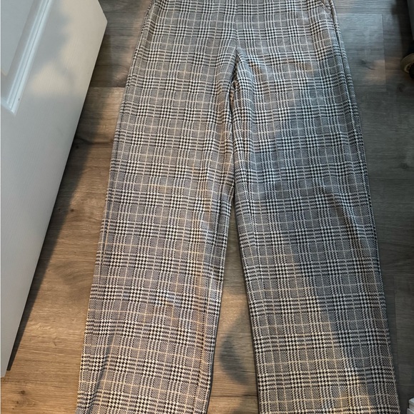 Max Studio houndstooth Wide-Leg Trousers in Black & White. Elastic waist. - Picture 11 of 11